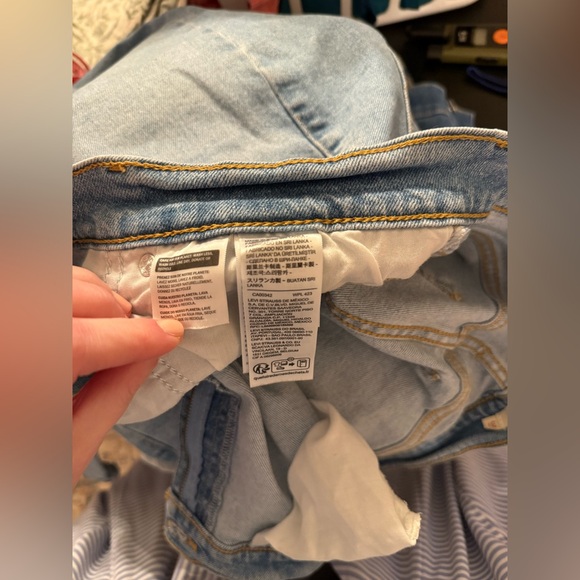 Levi’s High Rise Wide Leg Ripped Jeans - Picture 4 of 7